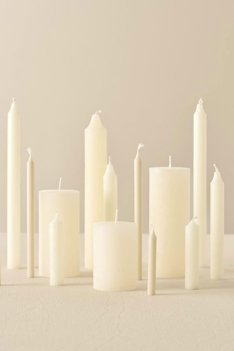 KI-generiertes Bild,Exklusive Stumpenkerze 14x6,8cm Ribe Rustik Creme Weiß - Made in EU - Wachskerze
