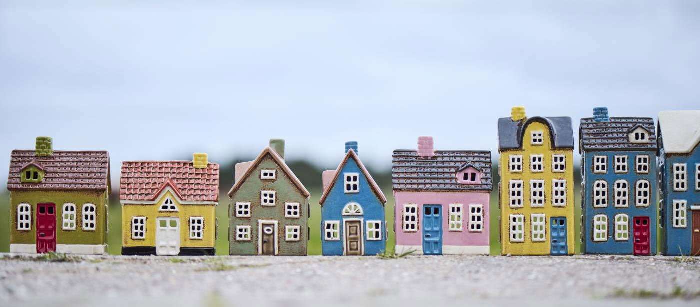 KI-generiertes Bild,Teelichthaus Lichterhaus Nyhavn 14cm Grün Braun Keramik Fachwerkhaus Teelichthalter