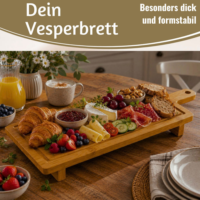 KI-generiertes Bild,XL Holz Schneidebrett 50cm auf Füßen Bambus Saftrille Serviertablett Vesperbrett