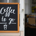 KI-generiertes Bild,Ecoffee Cup 400ml Basket Case Schwarz PLA Coffee to Go Becher Wiederverwendbar